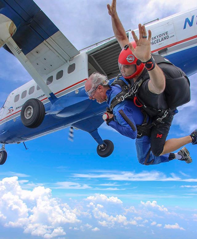 LARAimages's tweet photo. That moment when I decided to take that step.
•
•
•
#skydivespaceland #skydiving #14000ft #freefall #icarusparachutes https://t.co/SIBuFVVSzk https://t.co/MnQmvHEPVV
