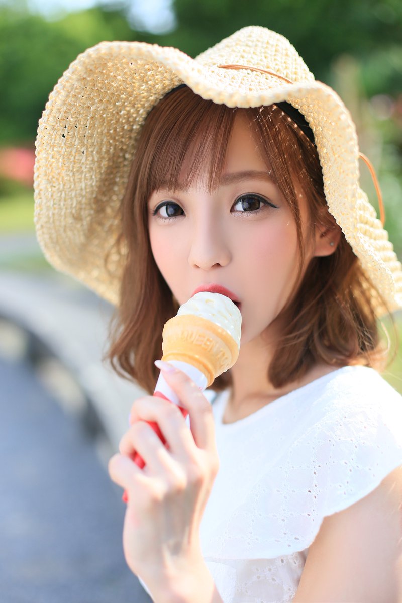 tokainights's tweet photo. 岡崎「ラグゼ」のハナちゃんがグラビアに登場！ひたすらに美少女🎵知名度も人気も随一の彼女のグラビアは見逃せない！  #ナイツネット #東海ナイツ #グラビア #ラグゼ #大空花 #錦 #豊橋 #キャバクラ #キャバ嬢 #名古屋 #歌舞伎町 #岡崎 #すすきの #ミナミ #中洲 https://t.co/ux0aIgZoAi