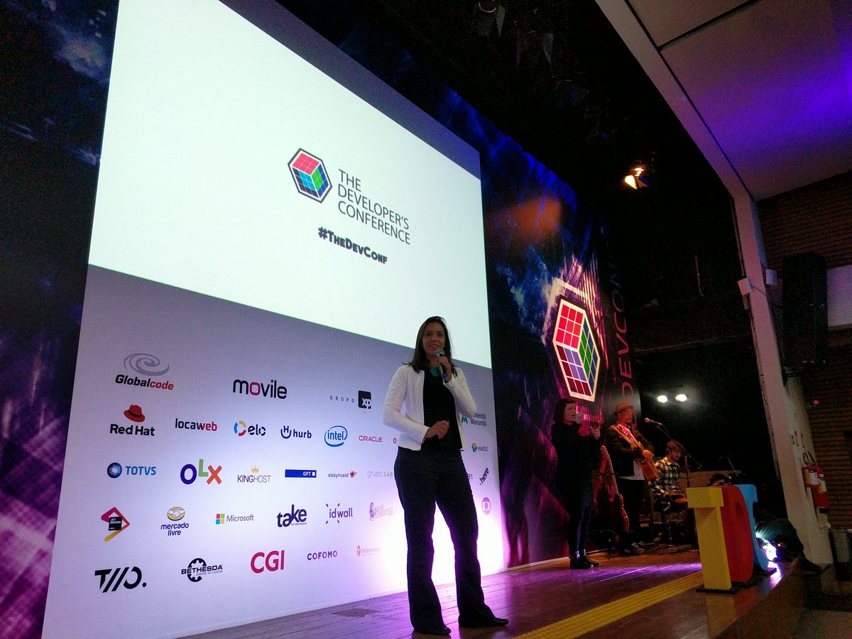 brjavaman's tweet photo. The largest Developers event in Brazil is in full gear! @yarasenger on the opening of @TheDevConf 
720+ speakers
210+ track coordinators 
60+ technology tracks
Just the speakers would overflow the largest auditorium! 🤩 https://t.co/HtOOF1NcUy