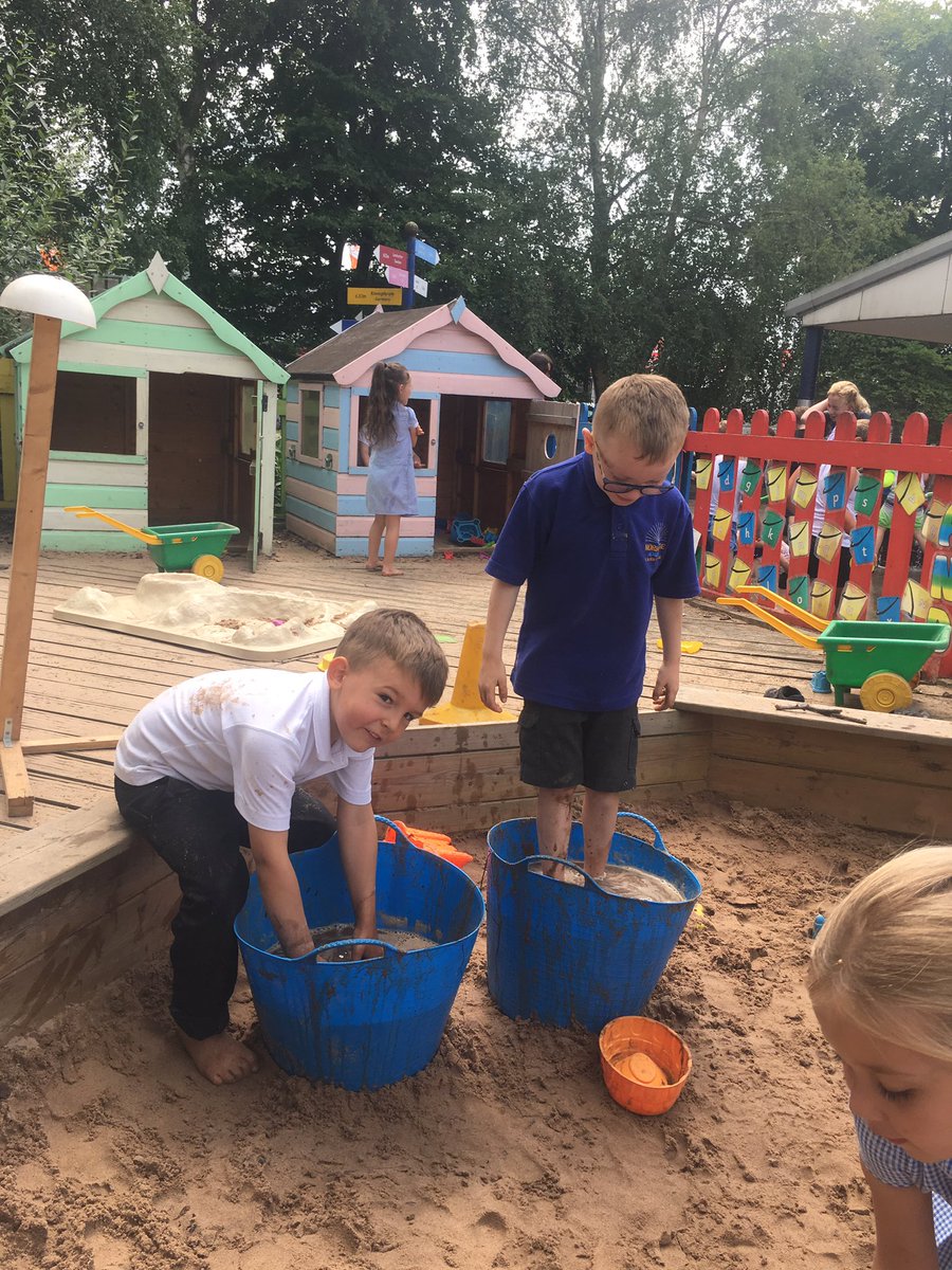 HeronClass's tweet photo. We are having lots of fun in the sun this afternoon mixing sand and water 💧We have also enjoyed watching the Year 3 water fight 😝 https://t.co/0YXCl67Kef