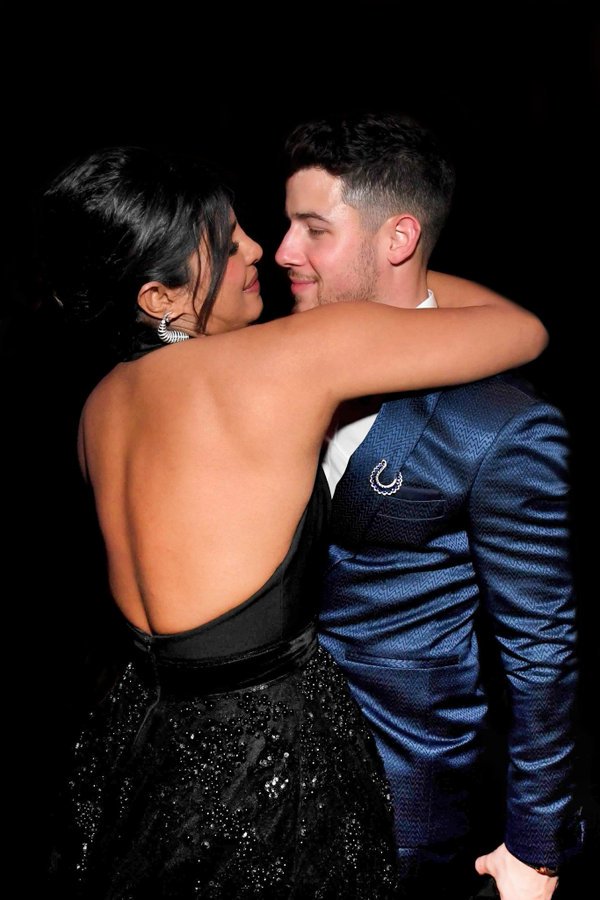 Desiree_R2's tweet photo. the last day before #priyanka's birthday.🥳 Today with four of a thousand beautiful photos of the sweet couple💑 
It was a nice  countdown #18DaysOfPC 👏
I hope the two celebrate together nicely🙏 #PCJBirthdayLove https://t.co/FXiIBUrmMQ