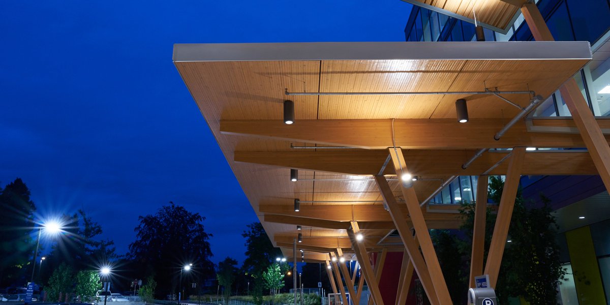 LuminisLighting's tweet image. Available in wall, pendant or surface mount configurations, Syrios provides the flexibility to mix &amp;amp; match products in an architectural setting while maintaining a common design integrity.

Syrios in action: luminis.com/inspiration/fe…

#exteriorlighting #interiorlighting #syrios