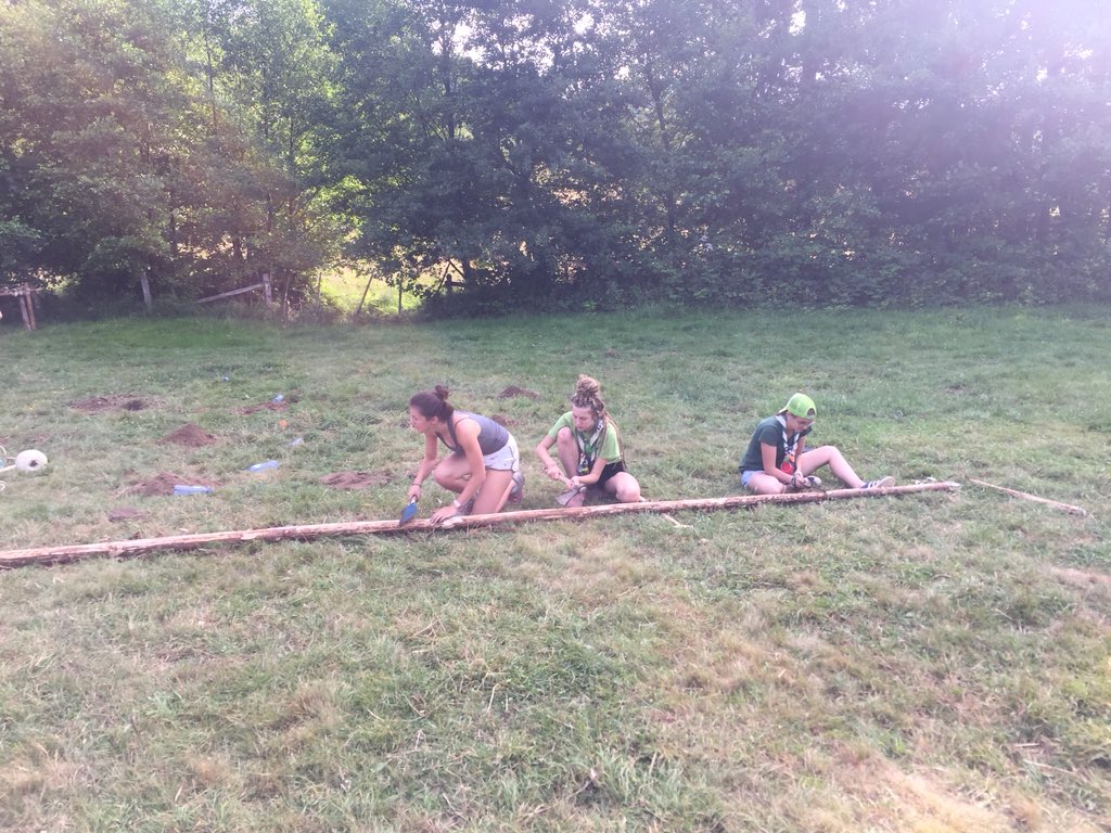 MarieMedGuides's tweet photo. C’est un sacré début de camp ⛺️                                 #Construction #BoutDeBois #TroisPonts #MM https://t.co/NSpwSPpwTE
