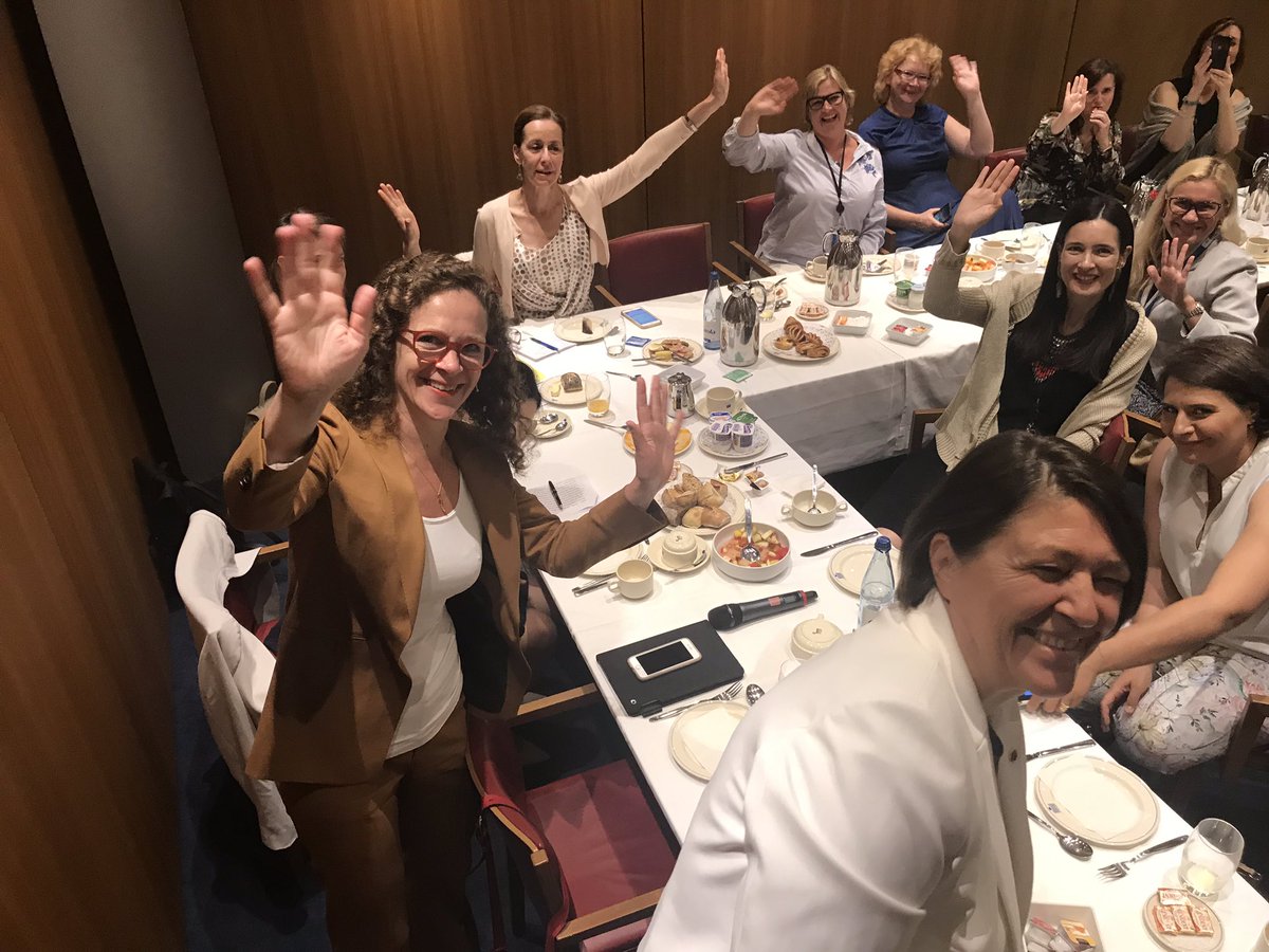 vestager's tweet photo. Wonderful to be with the @RenewEurope women - such a force for change: Experienced & skilful, dedicated & dreaming #NowItsForReal
@VeraJourova @Bulc_EU @SophieintVeld https://t.co/BGhmT40g7Q