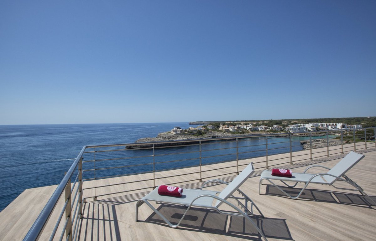 JS_Hotels's tweet photo. In unserem #JSCapeColom haben wir eine tolle Sonnenterrasse mit herrlichem Blick auf das Mittelmeer. ☀🌊 https://t.co/Wod9bJJwHP