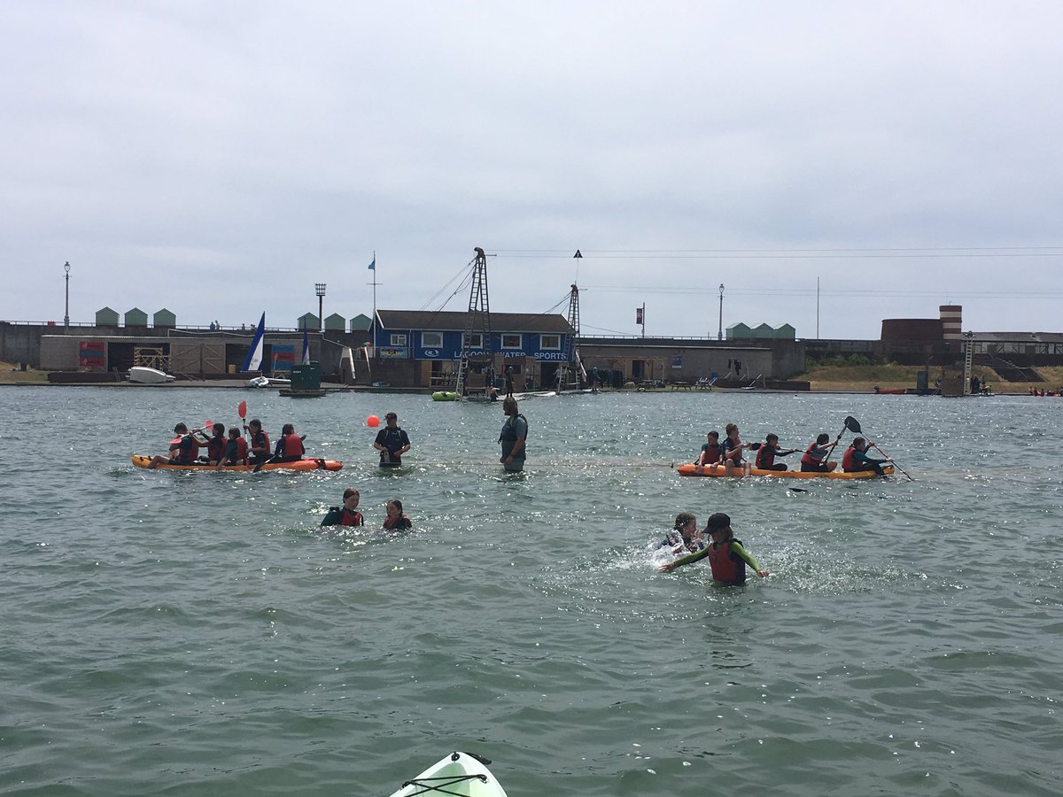DombeyMiss's tweet photo. Kayak tug of war! #Enrichmentweek2019 #Kayaking https://t.co/RPu3JKsREm