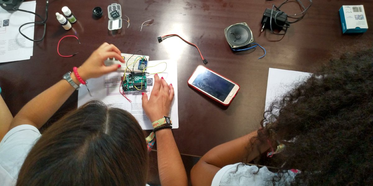 sheSTEMproject's tweet photo. We made it!! Nuestras chicas han programado sus propias melodías relacionando olores con sonidos! Nos vemos en el próximo taller @sheSTEMproject!!!
@sonarplusd @barcelonactiva https://t.co/dxT2GFg8Qx