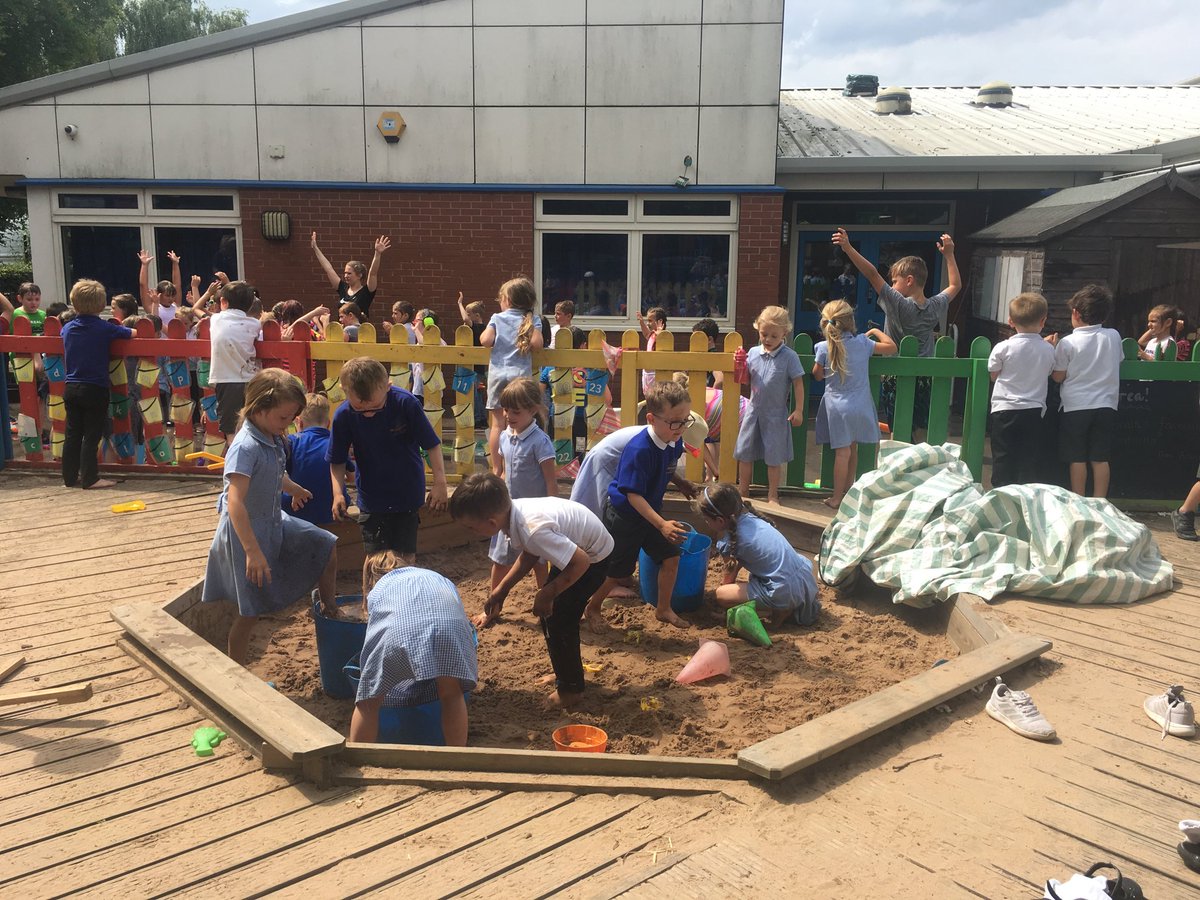 HeronClass's tweet photo. We have used so much imagination during our sandpit play. Some of us were making ice creams, some were building houses or seasides and some children have made good old fashioned mud pies 🥧 It has kept us busy for ages! 🏖 https://t.co/r0arDGStR3