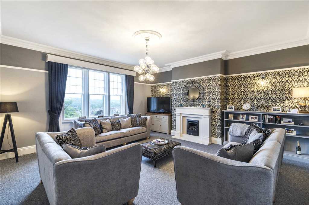 DacresYorkshire's tweet photo. NEW - A spacious 2 bedroom, 1st floor #apartment in #Ilkley which is beautifully appointed throughout. Single garage, communal gardens &amp; conveniently positioned within walking distance of the town centre. Call 01943 600655 to arrange a viewing https://t.co/eLdHQvVCq1 https://t.co/65Urmm3eCg