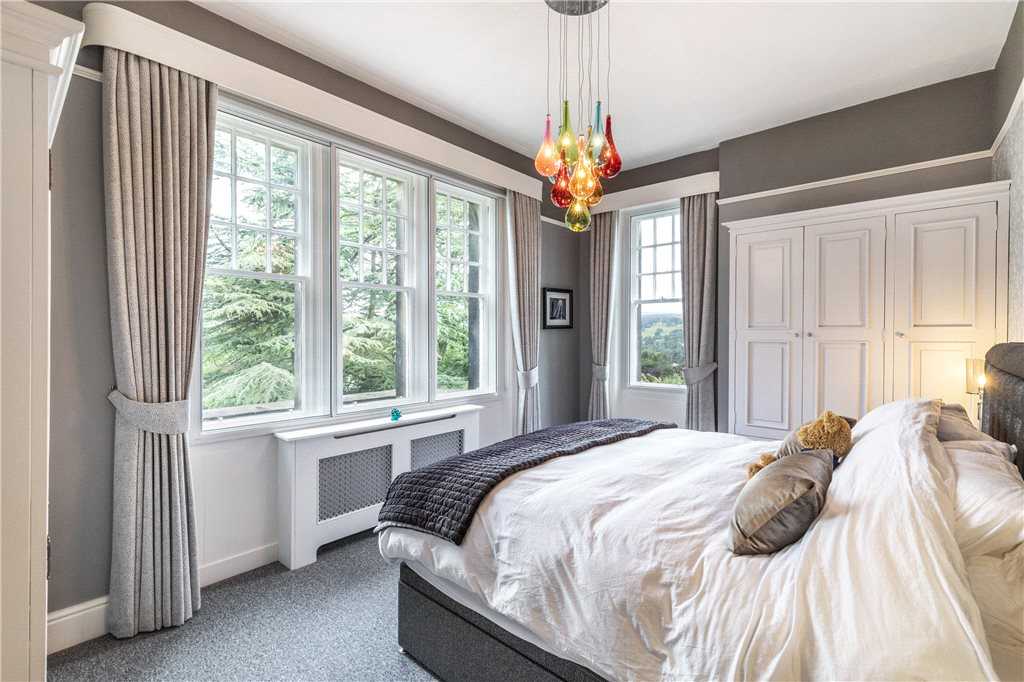 DacresYorkshire's tweet photo. NEW - A spacious 2 bedroom, 1st floor #apartment in #Ilkley which is beautifully appointed throughout. Single garage, communal gardens &amp; conveniently positioned within walking distance of the town centre. Call 01943 600655 to arrange a viewing https://t.co/eLdHQvVCq1 https://t.co/65Urmm3eCg