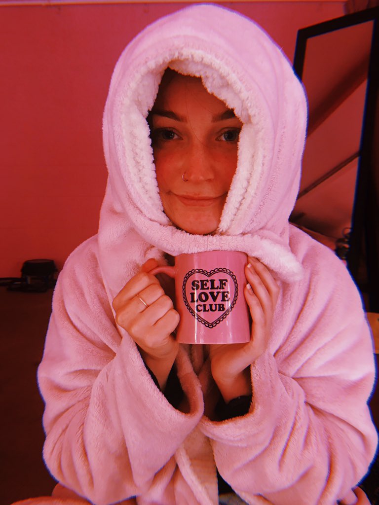 ALETHEIAtc's tweet image. Phoebe is ready for opening night. She says she’s excited to see you later. x