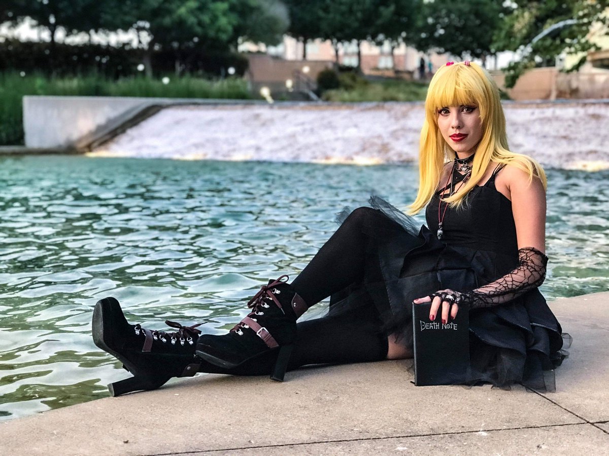 AlexejaSimone's tweet photo. Photoshoot of Misa Amane🖤📓🍎. I love how the photos came out, I'll be posting the rest soon. I also have Misa Amane Polaroids available in storenvy 
https://t.co/zo5zJREplr 
Cosplay by Alexeja Simone Cosplay😁
Photo taken and edited by @tayybrigg 📸
#misaamane #deathnote #misa https://t.co/F4K4nyeqYJ