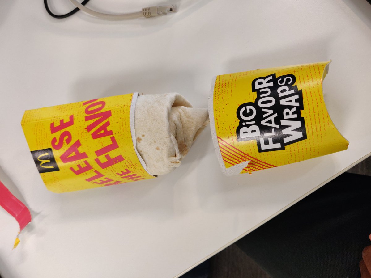 TitoMutunga1511's tweet photo. @McDonaldsUK a bit small isnt it?! Not exactly #bigflavour https://t.co/1YcAFZLezv