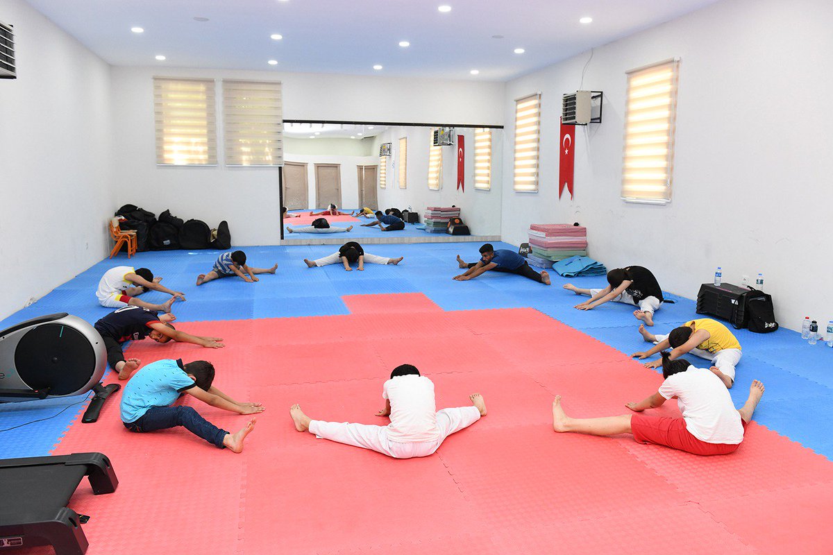 Catak_GHSIM's tweet photo. İlçe Müdürlüğümüz Bünyesinde Açılan Taekvando Kursumuz Sanat Merkezi Çok Amaçlı Spor Salonda Usta Öğretici Nebi Varhan'ın başkanlığında Eğitimler devam ediyor. @gencliksporbak @nevzatvan @VanGHSIM @suleymanBayat65 https://t.co/BEj8NYh5zm