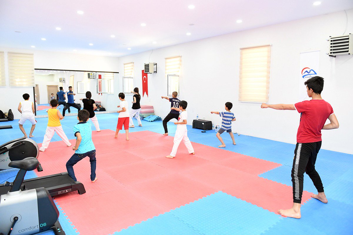 Catak_GHSIM's tweet photo. İlçe Müdürlüğümüz Bünyesinde Açılan Taekvando Kursumuz Sanat Merkezi Çok Amaçlı Spor Salonda Usta Öğretici Nebi Varhan'ın başkanlığında Eğitimler devam ediyor. @gencliksporbak @nevzatvan @VanGHSIM @suleymanBayat65 https://t.co/BEj8NYh5zm
