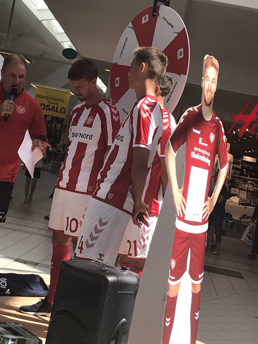 axelmoeen's tweet image. Den nye AaB-trøje⚪️🔴 #sldk #aabinside