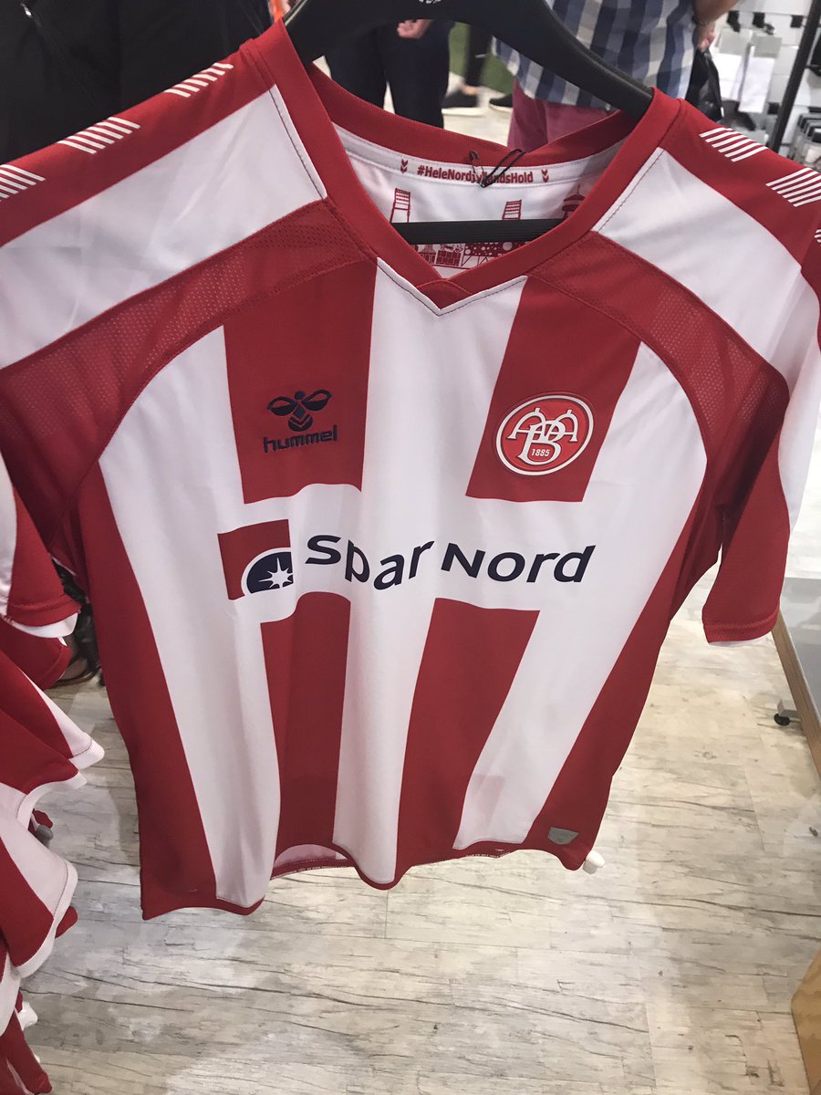 axelmoeen's tweet image. Den nye AaB-trøje⚪️🔴 #sldk #aabinside