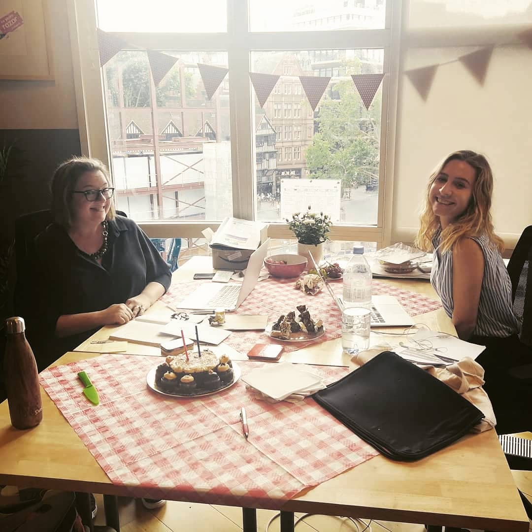 RazorResearch's tweet photo. Not only do they share a name, they also share a birthday...sort of. Chloes F and B are away being all fieldworky and their birthdays are this weekend. We showered them with sweet treats yesterday before hitting the road. 🎂🎉 #RazorBirthday #birthday #ChloeRazor #ChloeBRazor https://t.co/z9H11JhePk