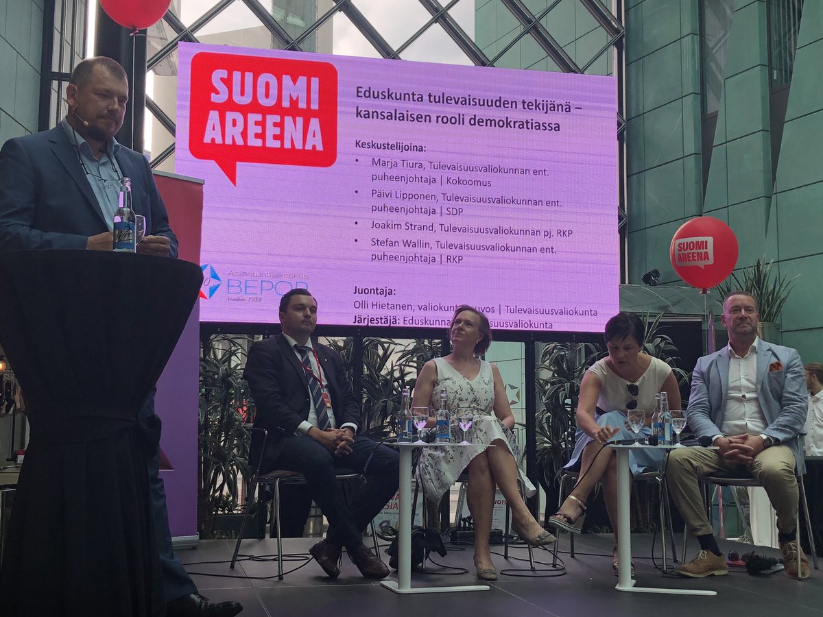 Miten eduskunta rakentaa tulevaisuutta? #eduskunta #tulevaisuusvaliokunta <a href="/HietanenOlli/">Olli Hietanen</a> <a href="/Jocke_Strand/">Joakim Strand</a> Päivi Lipponen <a href="/MarjaTiura/">Marja Tiura</a> <a href="/SteffiWallin/">Stefan Wallin</a>