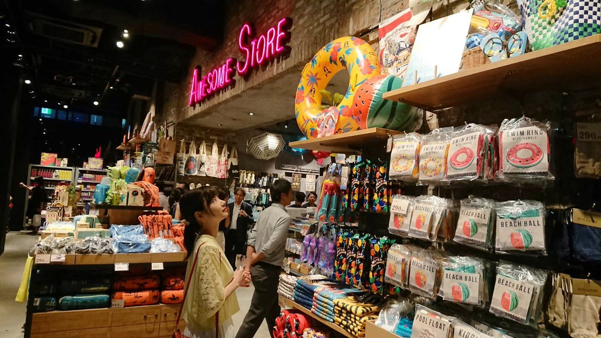 Mika Rika フリー素材アイドル 明後日 Qプラザ池袋の誕生と共に新オープンするawesomestore Cafeさんのレセプションpartyにお邪魔 広い店内がユニーク 可愛い雑貨で溢れてた カフェもあってね ベーグル とポテト がおいしそうだったなぁ あぁ 気