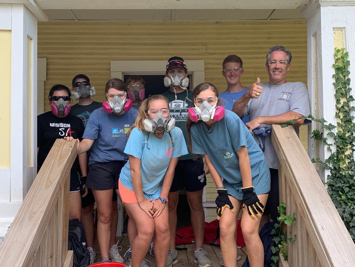 M_squaredBuell's tweet photo. Rhett and his church friends are working hard in the Oklahoma City area. This is always one of the highlights of his year. Col. 3:23 #forthegloryofGod #servantsheart #missiontrip #concordia #nextstepministries #nosmartphone https://t.co/IQqRisxfyX