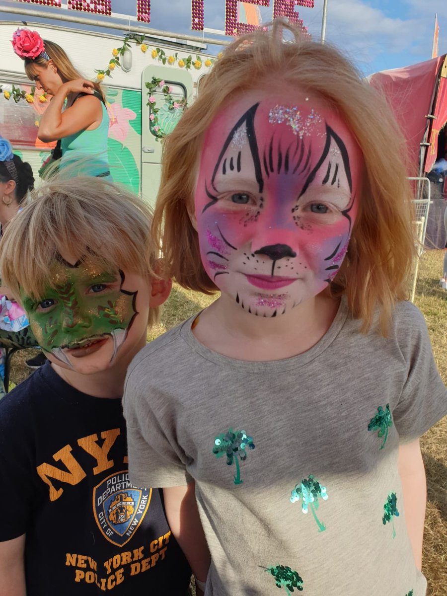 wearepoptarts's tweet photo. Thanks for having us @ONBlackheath Much fun was had by all and many a face was painted and glittered up. I hope you all enjoyed our #fridavanexperience the one stop shop for all your beauty needs. 
@wearepoptarts 💜👩🏽‍🎤💅🏻 #iamapoptart #poptartboutique #fridavan #glitter #festival https://t.co/gjMoSrG6Kl