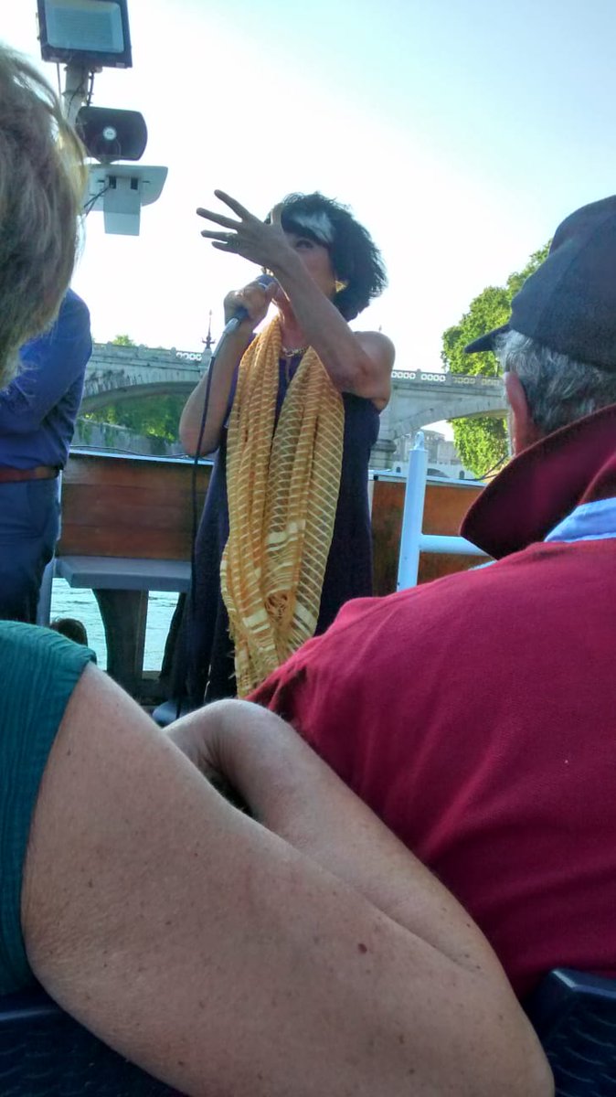 LuisaMaesano's tweet photo. Bellissima serata, bellissimo pubblico per la doppia presentazione sul Tevere del mio “Roma Antica – Vademecum per il viaggiatore” e “Porpora e Nero” di F.Falconi
Grazie a https://t.co/94UouQhsQx che ha organizzato e a Pino Nazio che ha condotto la serata
#Unfiumeinfestival #Roma https://t.co/5Ca0aRUJKD