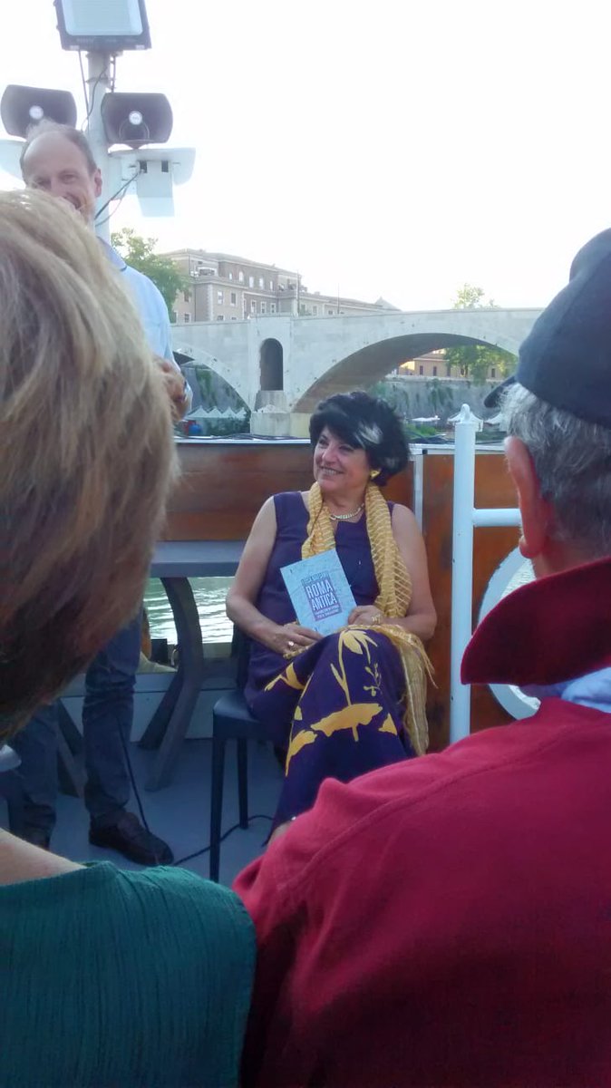LuisaMaesano's tweet photo. Bellissima serata, bellissimo pubblico per la doppia presentazione sul Tevere del mio “Roma Antica – Vademecum per il viaggiatore” e “Porpora e Nero” di F.Falconi
Grazie a https://t.co/94UouQhsQx che ha organizzato e a Pino Nazio che ha condotto la serata
#Unfiumeinfestival #Roma https://t.co/5Ca0aRUJKD