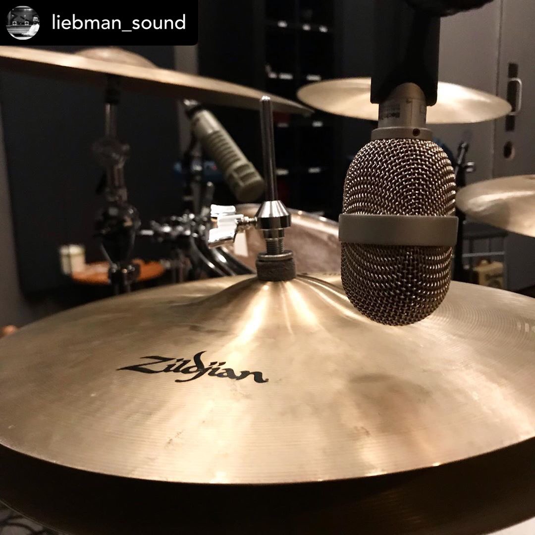 Electro_Voice's tweet photo. Our EV #DS35 - a dynamic single-D cardioid microphone, still going strong here as hi-hat mic. We also spot the #RE20 in use here too - a winning set up.
#EVsound #themicmatters
#Repost - @liebman_sound One of my favorite hi-hat (and guitar amp) mics! EV DS35 https://t.co/sQCH3vKB9v