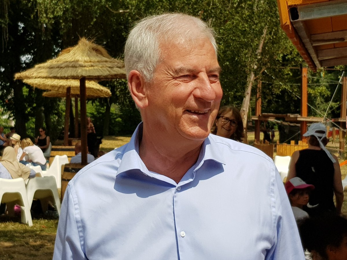 jpm_lagny's tweet photo. Aujourd'hui les élus et moi-même étions au square  Foucher de Careil pour le début de l'#Oasis. Un mois de #jeux, de bacs à #sable et de #détente commence aujourd'hui et nous en sommes très #heureux. https://t.co/EoySKFcJsN
