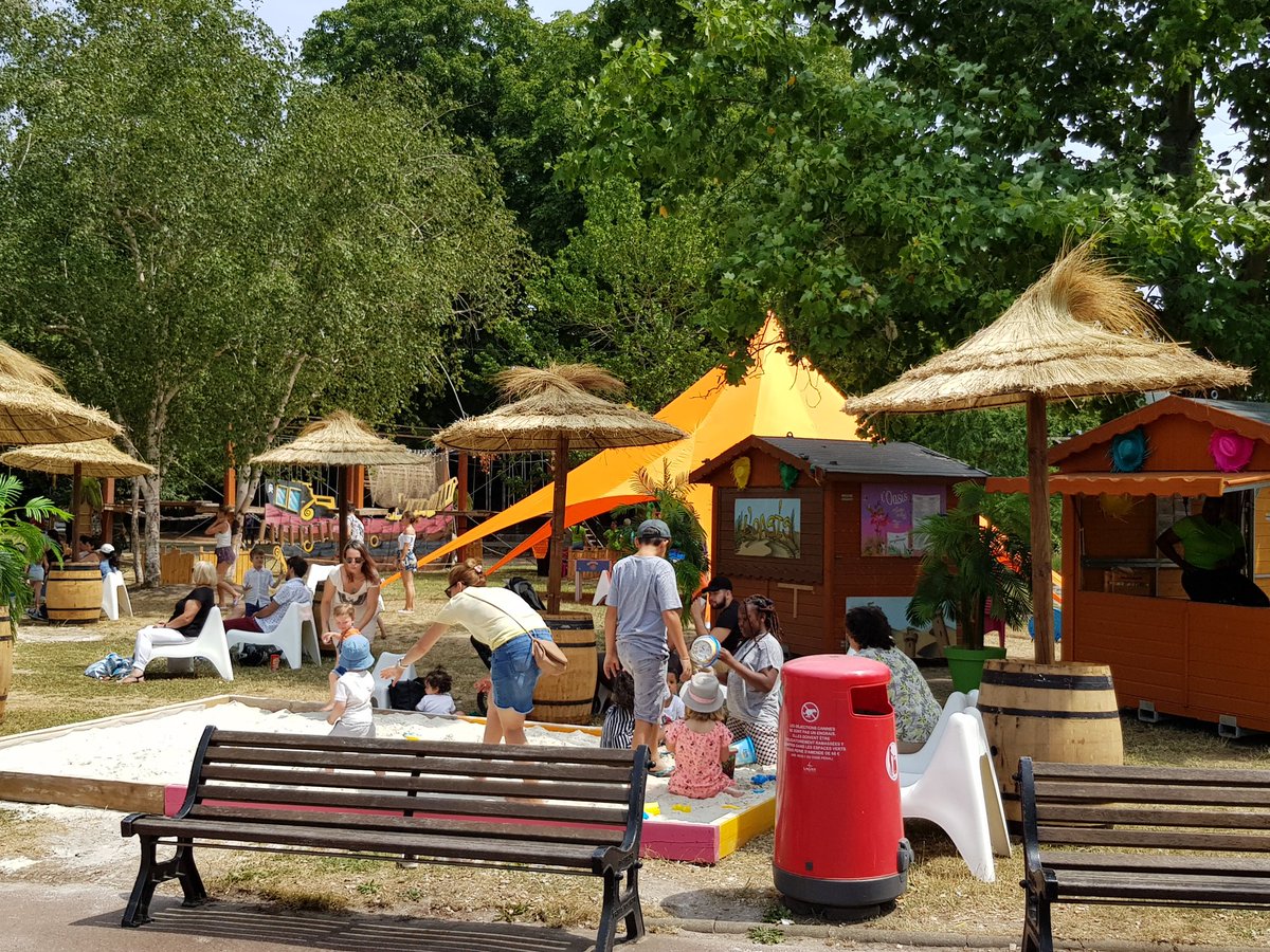 jpm_lagny's tweet photo. Aujourd'hui les élus et moi-même étions au square  Foucher de Careil pour le début de l'#Oasis. Un mois de #jeux, de bacs à #sable et de #détente commence aujourd'hui et nous en sommes très #heureux. https://t.co/EoySKFcJsN