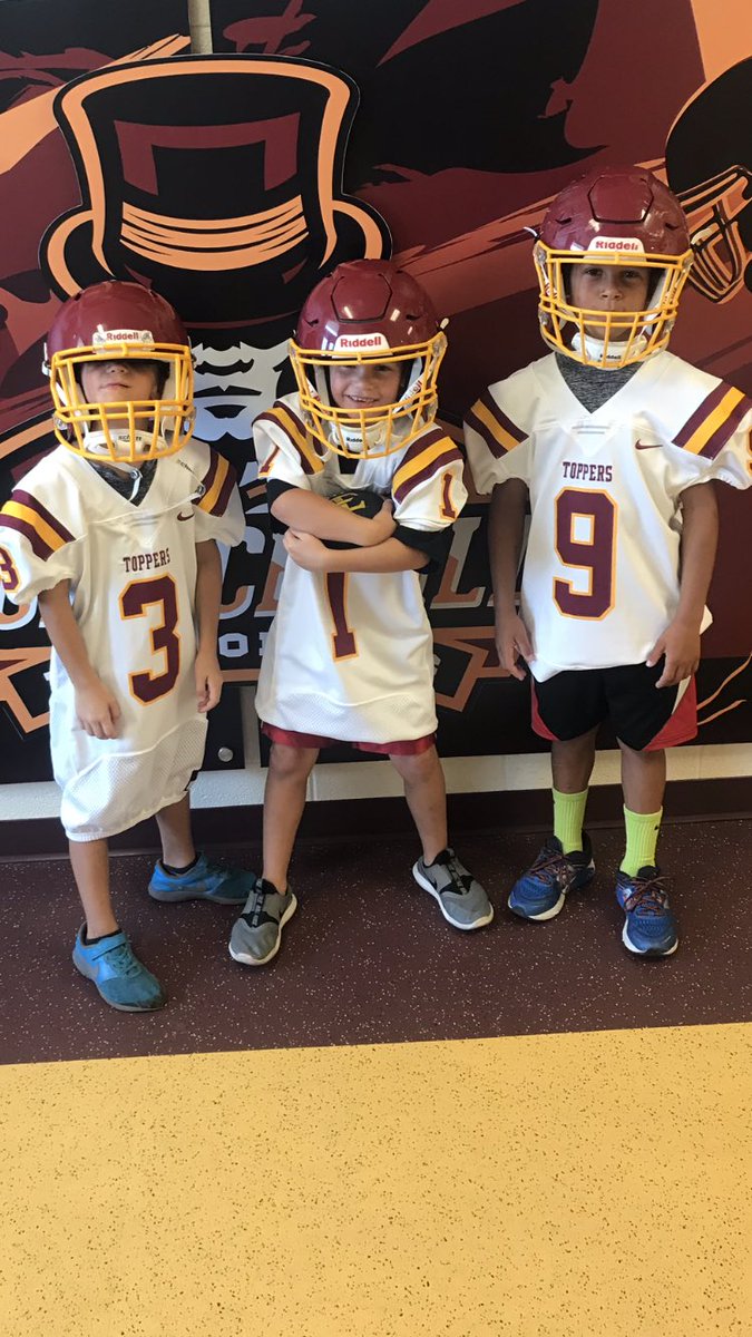ScienceHill_FB's tweet photo. Welcoming @OldBuc64 Coach Jones and our 3 newest Toppers #TopperFamily https://t.co/tV00KIh0V8