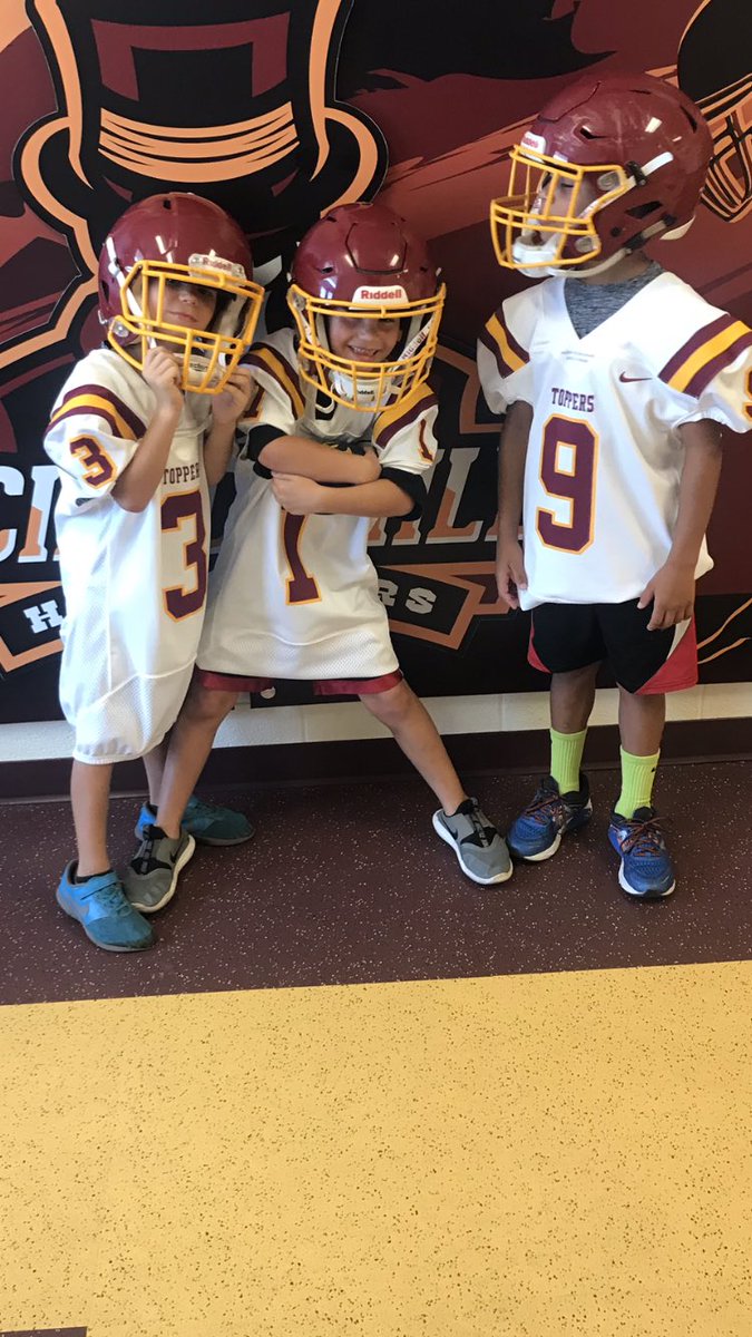 ScienceHill_FB's tweet photo. Welcoming @OldBuc64 Coach Jones and our 3 newest Toppers #TopperFamily https://t.co/tV00KIh0V8