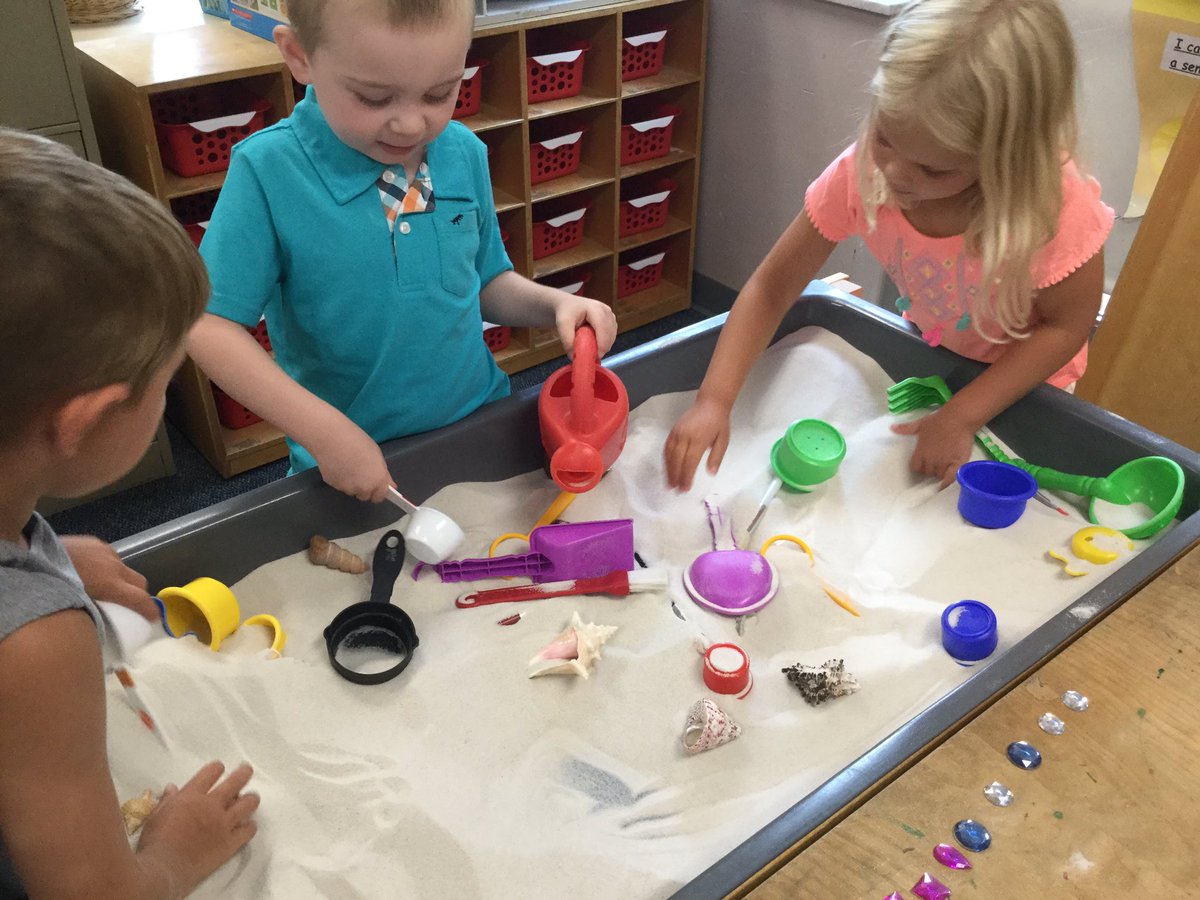 joyce_jevans's tweet photo. Making patterns , building with magnetic blocks, and digging for jewels for the letter "j" are a few of the fun things we did today in Kindergarten Countdown! https://t.co/4tXokoJ50T