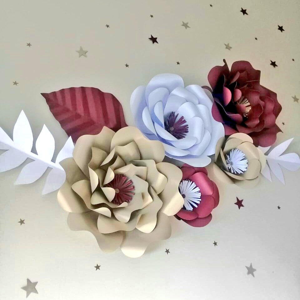 _Paper_Perfect's tweet photo. Burgundy and Gold Themed Paper Flowers ✂🌼💛💗
#Paperflowers #Backdropflowers https://t.co/j1BdSl0M05