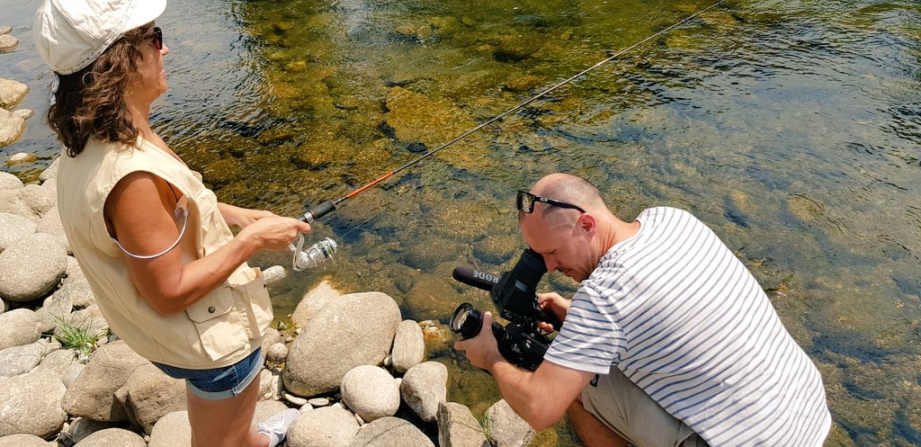 Emerveilles07's tweet photo. Dernier jour de tournage "ils ont choisi l'Ardèche".
Salaisons, emplois, vacances toute l'année et pêche pour décompresser.

Une belle conclusion pour cette série de portraits qui montrent qu'on peut vivre et travailler en Ardèche.

Rdv en Septembre pour la diffusion. https://t.co/UfQxZsYNui