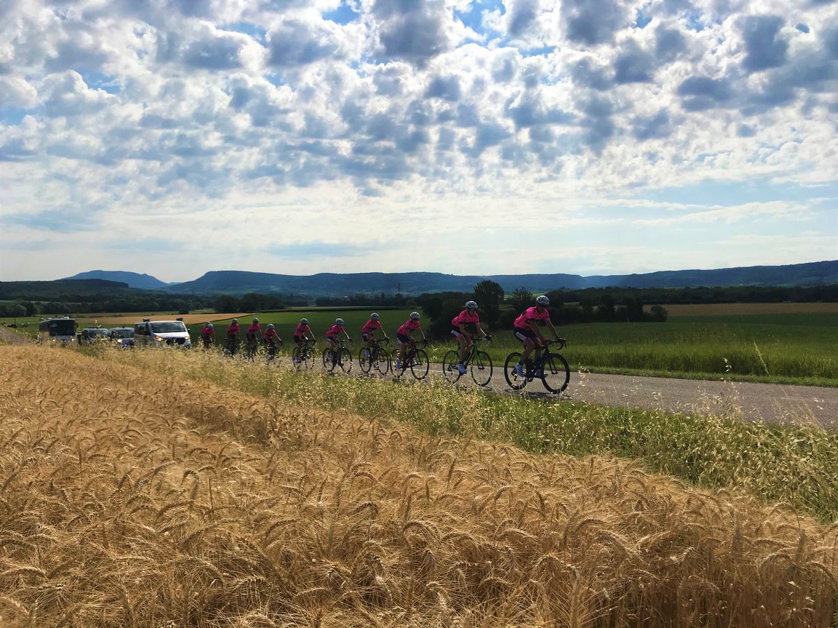 digestscience's tweet photo. 📸L'étape la plus longue de notre séjour sur les routes de @LeTour partait de @VilledArbois ou nous avons été reçu comme des rois, jusqu'à @Chalon_officiel pour 90 km entre @JuraTourism et @saoneetloire 
Les photos⬇
https://t.co/rb5HXr3vZd
#crohn #TDF2019 #digestscience https://t.co/QRoYTvlDTJ