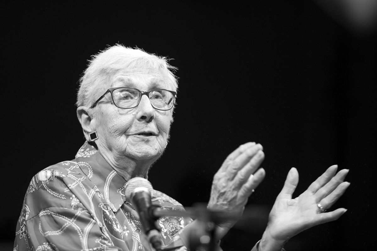 grecfestivalbcn's tweet photo. A l'espectacle de teatre comunitari #CàstingGiulietta, de Juan Carlos Martel i @matigau, un grup de dones de més de 80 anys ens parlaran sobre l’amor i la soledat a partir de l’experiència.

Des de demà i fins el 20/7, el trobareu al @teatrelliure! 

https://t.co/WYaaSZ1Esi https://t.co/gUsIpgCxpp