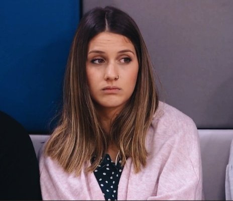 ╭─── ； Sabela Ramil.

ㅤㅤ❱ Galleguiña.

ㅤㅤ❱ Veinticinco añitos.

ㅤㅤ❱ Quixente tanto, meniña tívenche tan grande amor, que para mín eras lúa, branca aurora e craro sol.

¿rt?