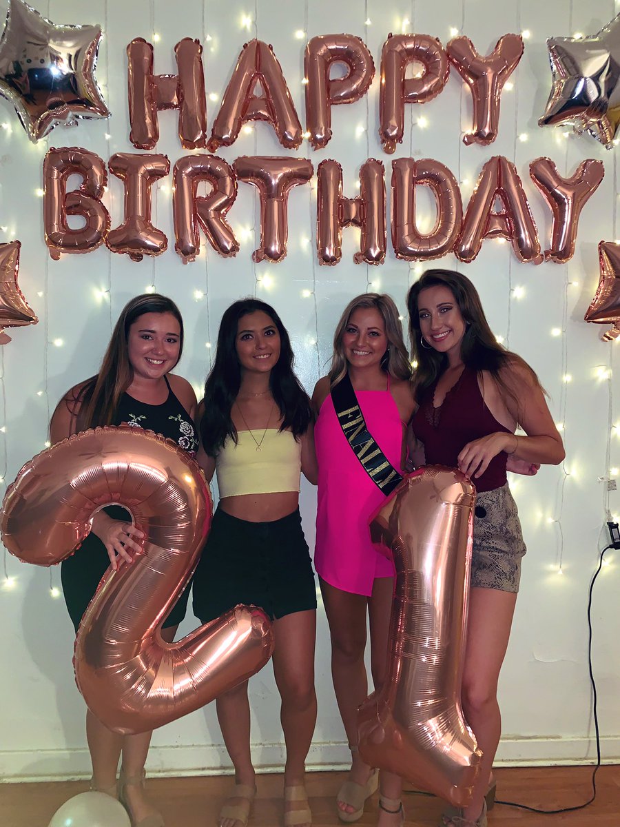 allyleasure's tweet photo. Thankful for my amazing friends making my birthday so special❣️ https://t.co/iVaQI1exXg