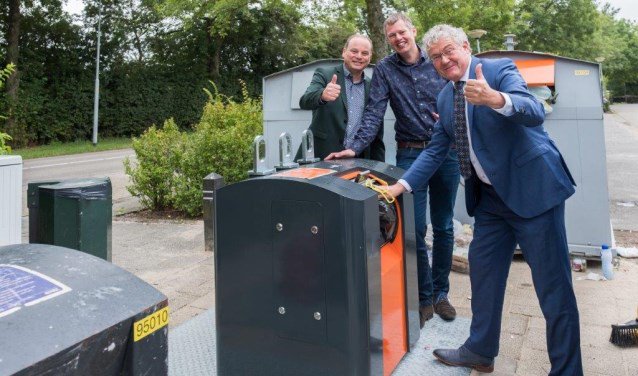 Acht keer meer afval in perscontainer in Schoorl SCHOORL "Met de nieuwe perscontainer zal het niet vaak meer gebeuren dat hij vol is", belooft de gemeente Bergen. Maandag 15 juli nam wethouder Jan Houtenbos een perscontainer op... twib.in/l/6M74zrE6RAj5 via <a href="/Duinstreek/">DeDuinstreek.nl</a>