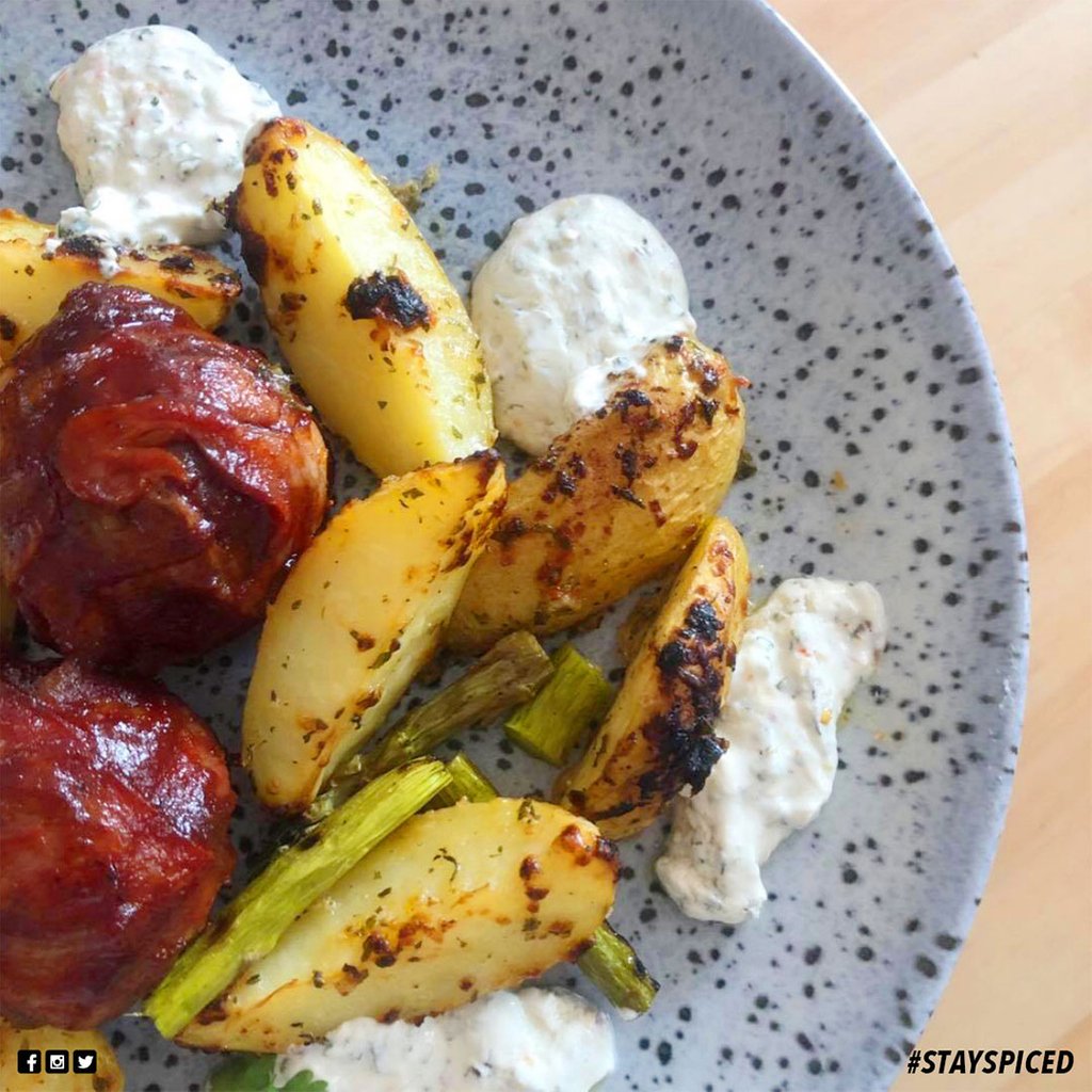 stayspicedcom's tweet image. Wenn es um Outdoor Cooking geht, sind #Fleischbällchen im Speckmantel gerade in aller Munde! Expertin auf diesem Gebiet ist #SPICEvip 👉🏼 your_little_miss_sunshine_ die uns für den #SPICEblog ihr #Rezept verraten hat! 🤗 ➡️ bit.ly/SPICEvip_MissS… #stayspiced