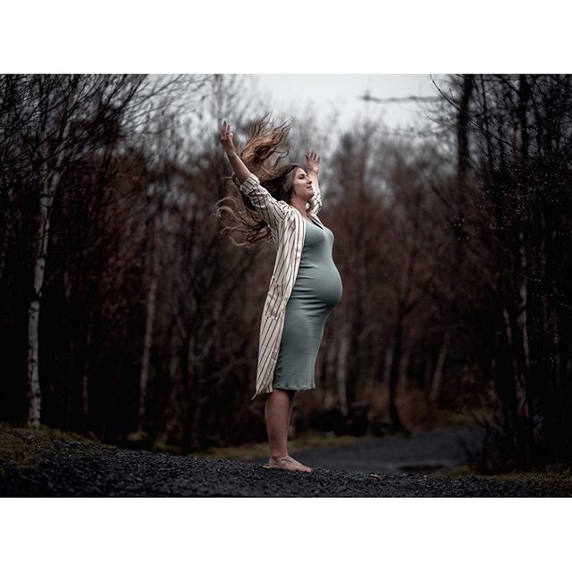 ‘Live free’...
.
.
.
@jessrobins3
.
#maternityportraits #pregnantbelly
#lifestyle
#pregnancy #pregnant
#babybump #aovportraits
#apricotmagazine #n8zine 
#phroommagazine #thevisualvoices 
#somewheremag #dreamermagazine 
#portraitshoot #portrait_design 
#p… ift.tt/2xPQ2J5