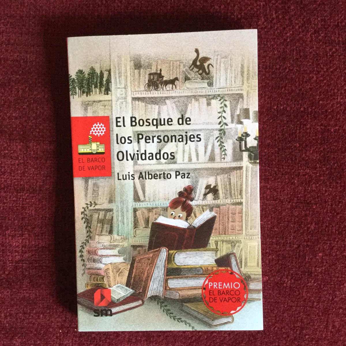 Fundacion_SM's tweet photo. Un autor, una obra, un premio.
Os dejamos con esta entrevista a @LuisAlbertoPaz1, ganador con #ElBosqueDeLosPersonajesOlvidados del #PremioSM El Barco de Vapor en el año 2018.
#LIJ
#ElVeranoEsParaLeer
https://t.co/83MnF85Vrv https://t.co/DSAS1KPXYk