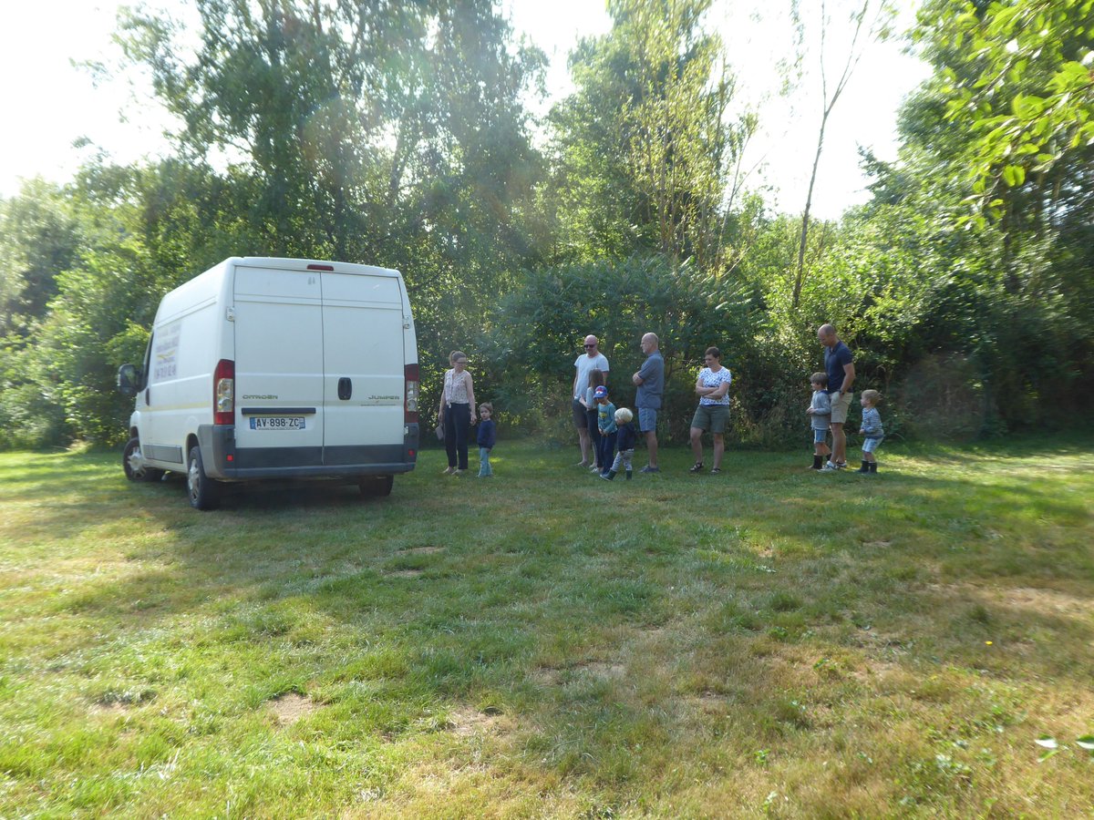 LaChassagne_Fra's tweet photo. Elke dag -behalve maandag- komt rond 9:30h de bakker op ons terrein met heerlijk brood en gebak! :)
#broodopdecamping #ontbijt #campingbakker #bakker #ruimeplekken #natuurcamping #ronnet #CampingLaChassagne #gebak #kindvriendelijk https://t.co/pOe1dX47Ja