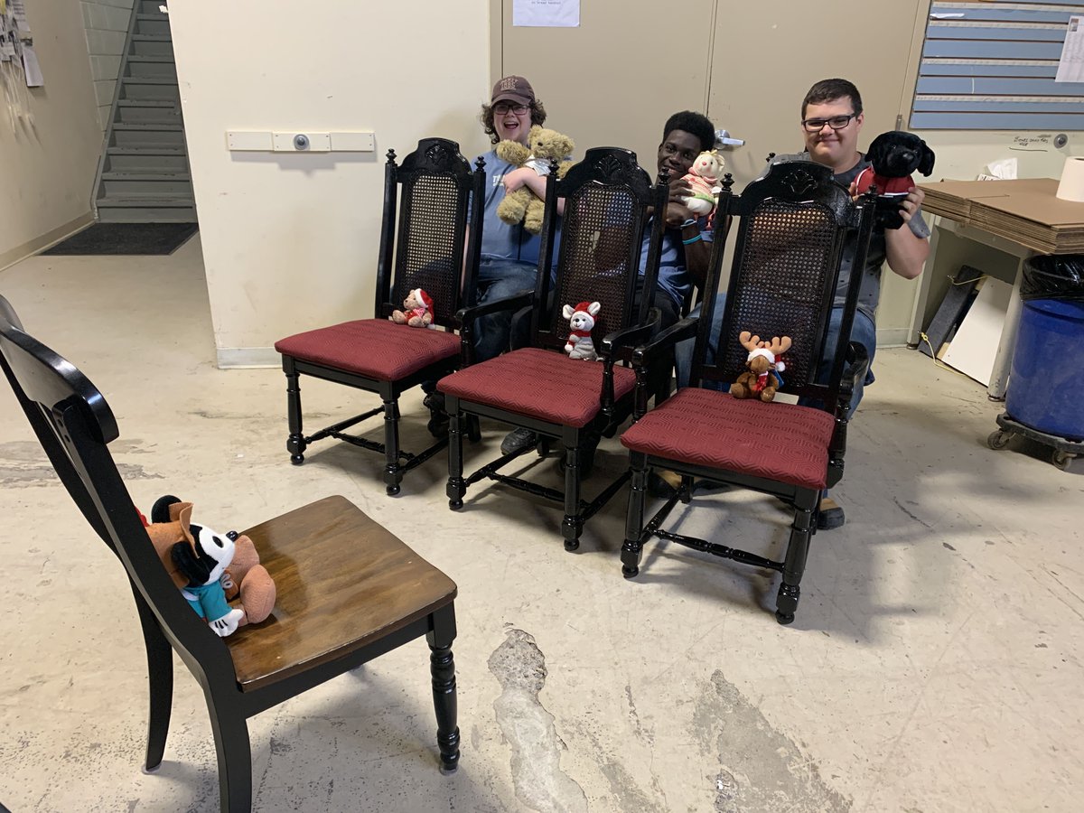 GleanersFB's tweet photo. Let's talk about it! #mickeytalk #yardsalesarethebest #anabundanceofchairs #stuffies #studentsarefunny https://t.co/yGSebLrw2Q