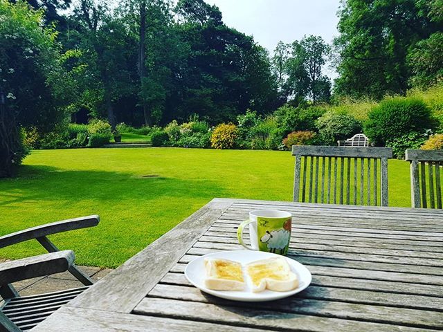 Bmdecorators's tweet image. Dont you just love working in the middle of no where, no phone signal, fantastic views and breakfast ready. #regularcustomer #breakfast #countryside #thoresway #Lincolnshire #bmarshdecorators #booknow #sandtex ift.tt/2YVPZXZ