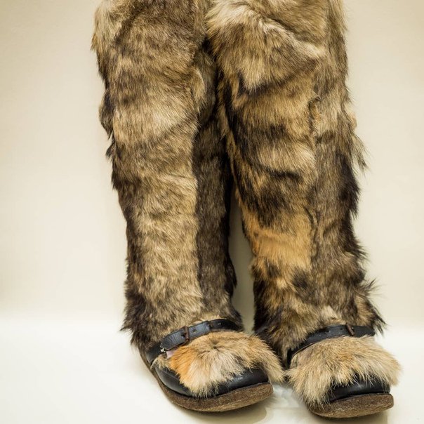 #КакМыСпасалиЧелюскинцев 
Унты первого Героя Советского Союза Анатолия Васильевича Ляпидевского. В ходе операции лётчик совершил 29 поисковых полётов в экстремальных погодных условиях, прежде чем 5 марта 1934 года, обнаружил их лагерь.