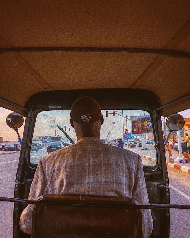 EverydayAfrica's tweet photo. View from inside a tuk tuk , (Nouakchott- Mauritania).
Photo by @dcoreraphotography - Daouda Corera 
#tuktuk #shotoniphone #nouakchott #mauritania #everydayafrica #everydaynouakchott #dcoreraphotography https://t.co/qWItVbMcxj