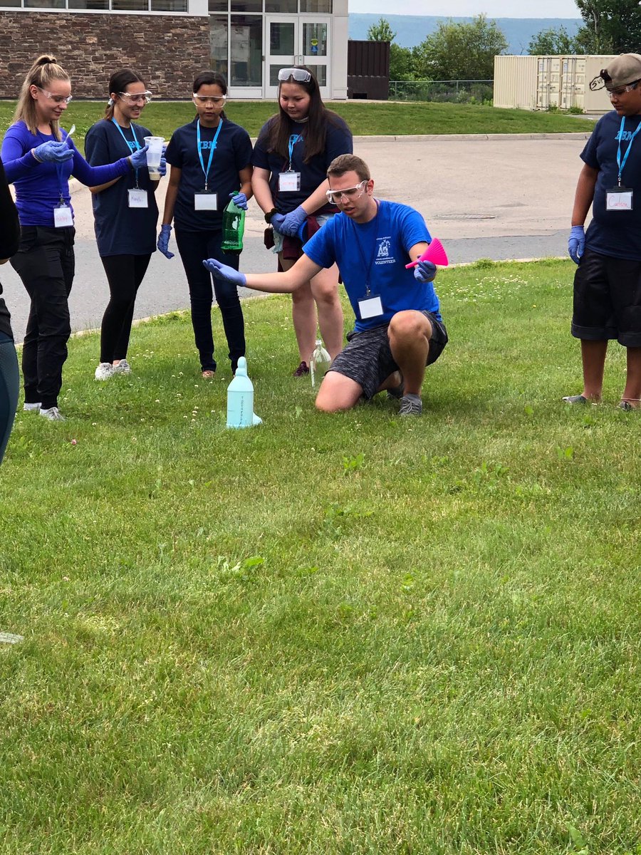 vicandsar's tweet photo. We learned a little about chemical reactions this morning and made elephant’s toothpaste  #UnamakiPTECH  #IBMYouth #IBMVolunteers @LynnClarkIBM https://t.co/PADmIuh4GC